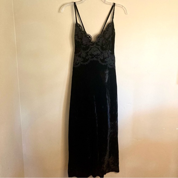 NEW FARM Rio Black Richelieu Velvet Slip Dress Adjustable Straps Lace Size XL - Picture 10 of 16